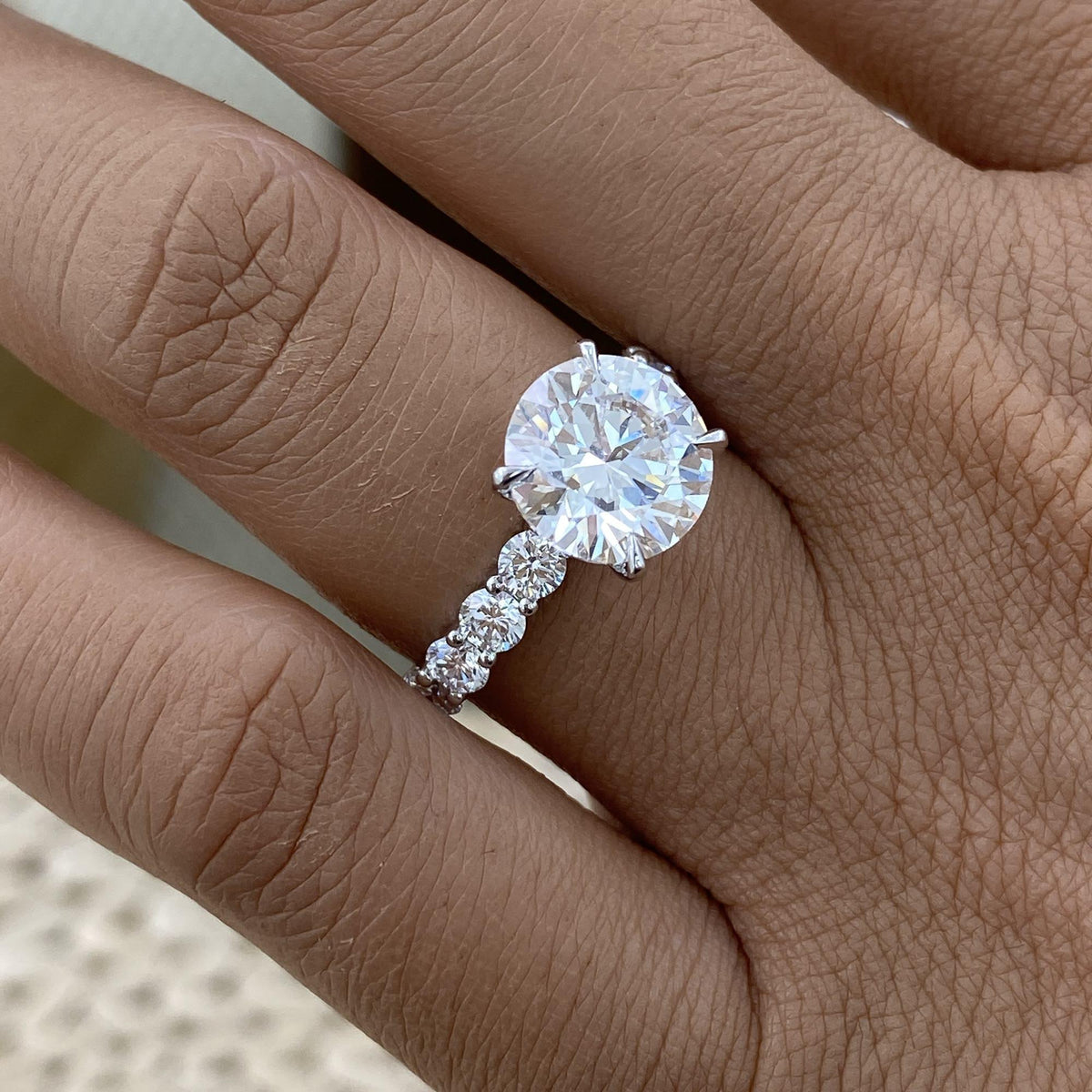 Noa 4.2 Round Lab-Grown Diamond Side Stone Ring