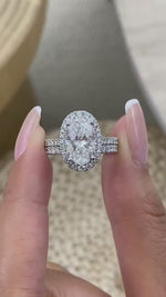 Kaia 4.1 Oval Lab-Grown Diamond Bridal Set, Halo Rings Set